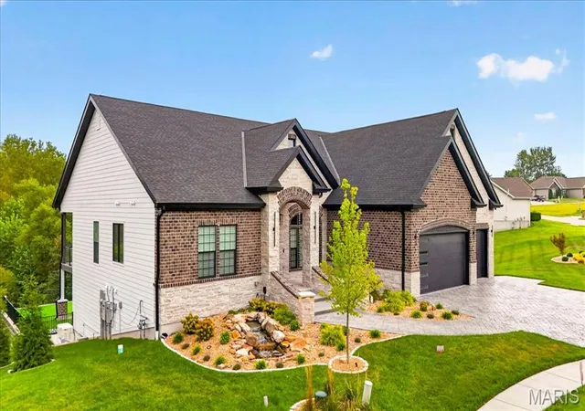 Photo 2 of Single family home for sale at 10 Crestwood Bnd Ct, Black Jack, MO 63033 | MLS# MIS26062585 | Listing updated on 2026-10-05