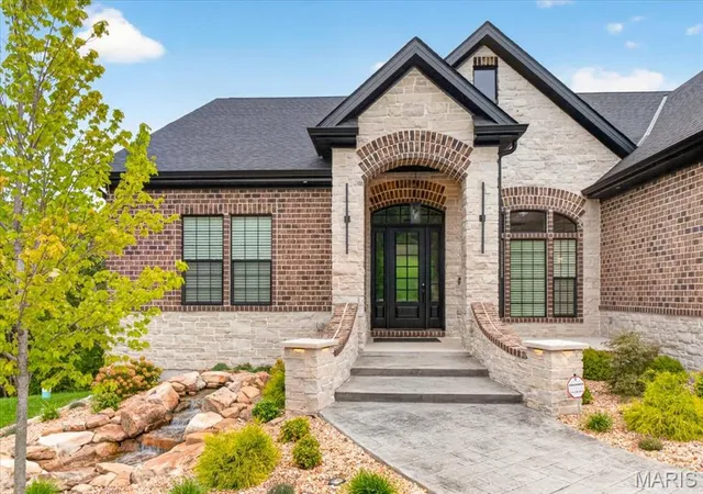 Photo 4 of Single family home for sale at 10 Crestwood Bnd Ct, Black Jack, MO 63033 | MLS# MIS26062585 | Listing updated on 2026-10-05