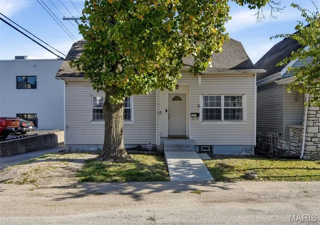 Single family home for sale at 4879 Oldenburg Ave, Saint Louis, MO 63123 | MLS# MIS26062588