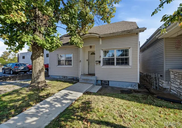 Photo 1 of Single family home for sale at 4879 Oldenburg Ave, Saint Louis, MO 63123 | MLS# MIS26062588 | Listing updated on 2026-10-22