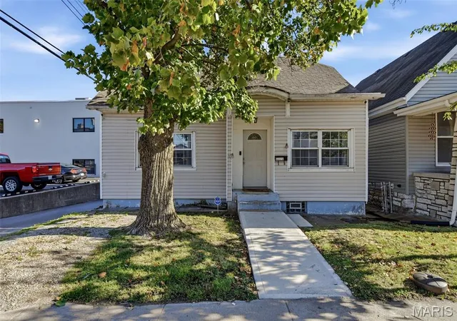 Photo 2 of Single family home for sale at 4879 Oldenburg Ave, Saint Louis, MO 63123 | MLS# MIS26062588 | Listing updated on 2026-10-22