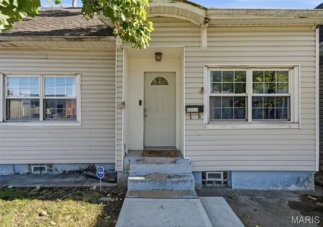 Photo 3 of Single family home for sale at 4879 Oldenburg Ave, Saint Louis, MO 63123 | MLS# MIS26062588 | Listing updated on 2026-10-22
