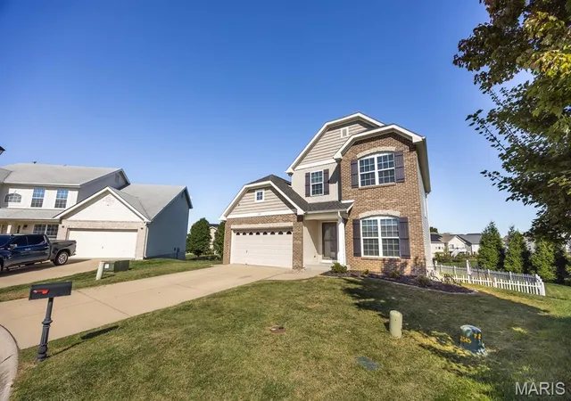 Photo 2 of Sale Pending at 1028 Grassland Ct, Belleville, IL 62221 | MLS# MIS26062597 | Listing updated on 2026-10-03