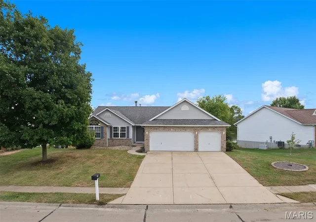 Photo 2 of Single family home for sale at 38 Cedarbrooke, Troy, IL 62294 | MLS# MIS26062602 | Listing updated on 2026-10-05