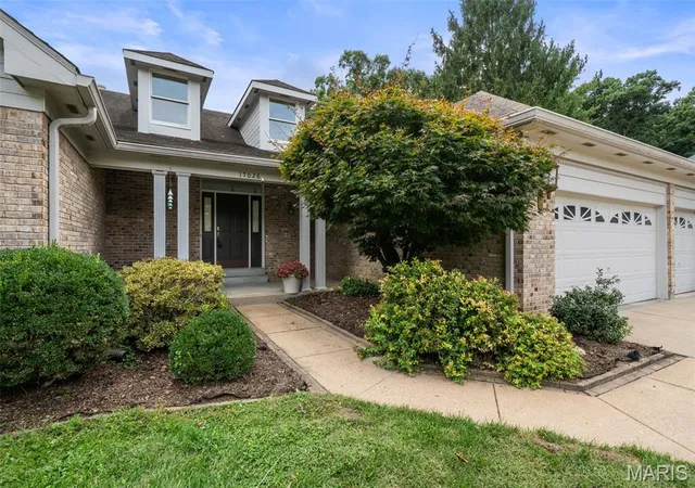 Photo 1 of Single family home for sale at 17026 Kimwood Ct, Chesterfield, MO 63005 | MLS# MIS26062603 | Listing updated on 2026-10-04