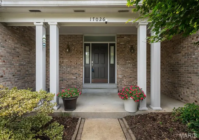 Photo 2 of Single family home for sale at 17026 Kimwood Ct, Chesterfield, MO 63005 | MLS# MIS26062603 | Listing updated on 2026-10-04