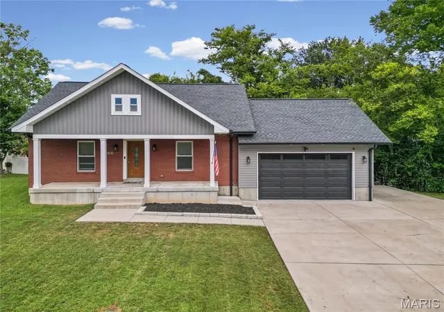 Photo 2 of Single family home for sale at 4593 Old Baumgartner Rd, Saint Louis, MO 63129 | MLS# MIS26062606 | Listing updated on 2026-09-30