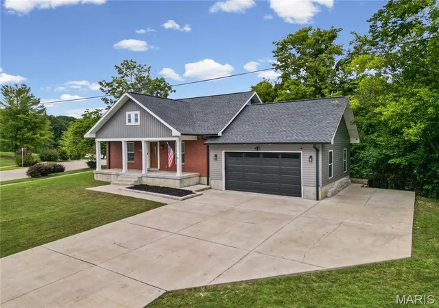 Photo 3 of Single family home for sale at 4593 Old Baumgartner Rd, Saint Louis, MO 63129 | MLS# MIS26062606 | Listing updated on 2026-09-30