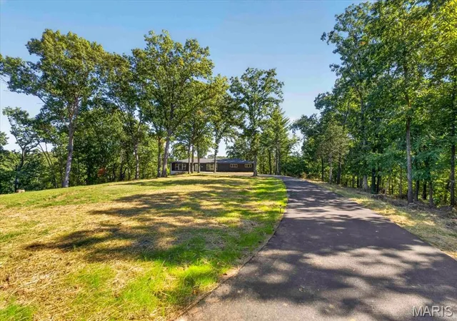 Photo 3 of Single family home for sale at 5030 Brook Dr, Imperial, MO 63052 | MLS# MIS26062607 | Listing updated on 2026-10-08
