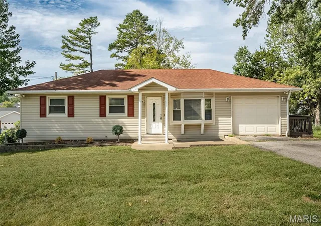 Photo 1 of Sale Pending at 4345 Ringer Rd, Saint Louis, MO 63129 | MLS# MIS26062608 | Listing updated on 2026-10-05