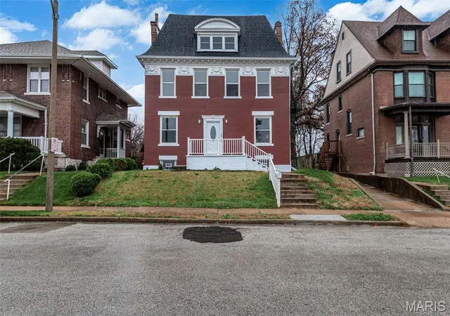 Photo 1 of Single family home for sale at 14 Parkland Pl, Saint Louis, MO 63112 | MLS# MIS26062611 | Listing updated on 2026-09-29