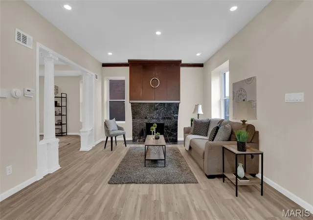 Photo 3 of Single family home for sale at 14 Parkland Pl, Saint Louis, MO 63112 | MLS# MIS26062611 | Listing updated on 2026-09-29