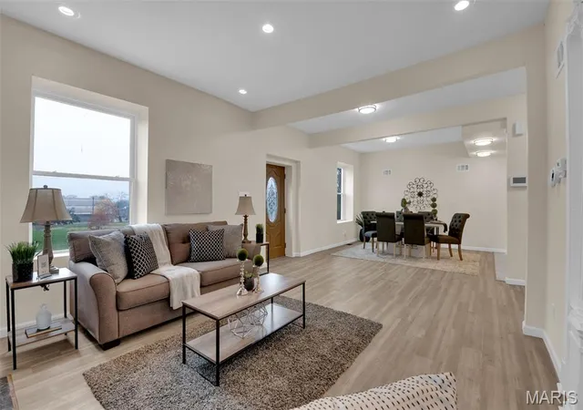 Photo 3 of Single family home for sale at 14 Parkland Pl, Saint Louis, MO 63112 | MLS# MIS26062611 | Listing updated on 2026-09-29