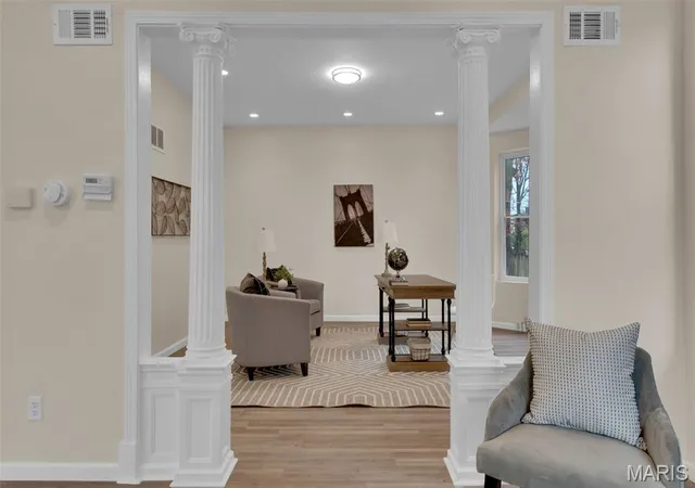 Photo 4 of Single family home for sale at 14 Parkland Pl, Saint Louis, MO 63112 | MLS# MIS26062611 | Listing updated on 2026-09-29