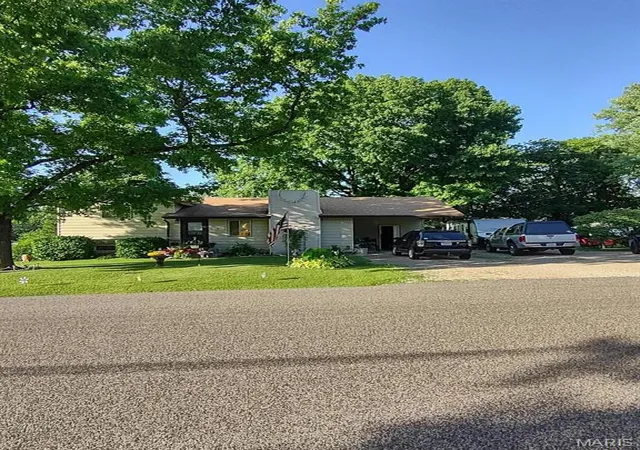 Photo 1 of Single family home for sale at 121 Hilda Crow Dr, Sullivan, MO 63080 | MLS# MIS26062612 | Listing updated on 2026-09-30