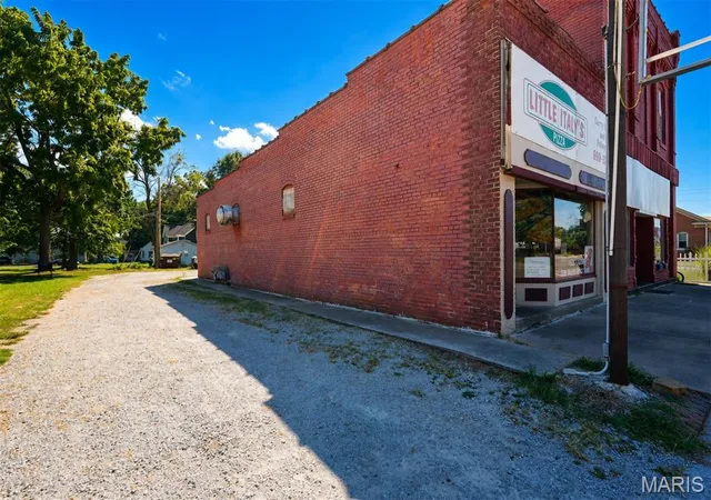 Photo 2 of Multi family home for sale at 112 W Main St #110, Mount Olive, IL 62069 | MLS# MIS26062614 | Listing updated on 2026-09-29
