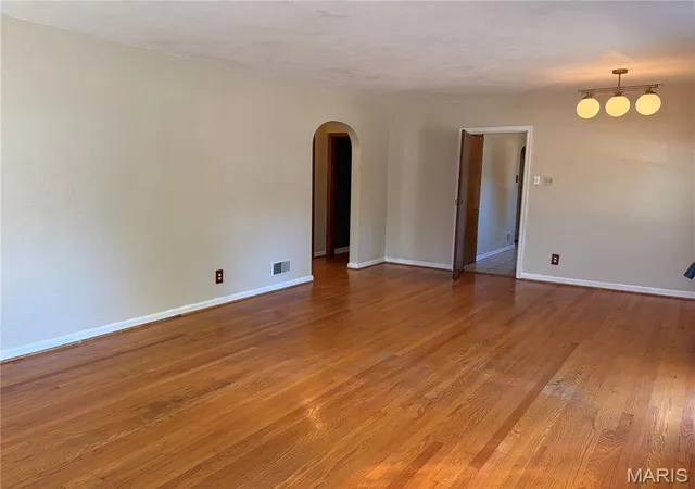Photo 4 of Sale Pending at 5621 January Ave, Saint Louis, MO 63109 | MLS# MIS26062615 | Listing updated on 2026-10-13