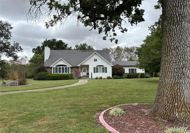 Photo 2 of Single family home for sale at 546 S 5th Street, Witt, IL 62094 | MLS# MIS26062616 | Listing updated on 2026-09-28