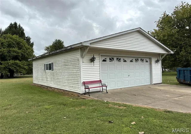 Photo 3 of Single family home for sale at 546 S 5th Street, Witt, IL 62094 | MLS# MIS26062616 | Listing updated on 2026-09-28