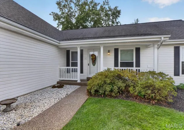 Photo 3 of Single family home for sale at 14904 Jockey Clb Dr, Chesterfield, MO 63017 | MLS# MIS26062630 | Listing updated on 2026-10-07