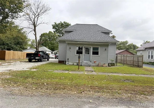Photo 1 of Single family home for sale at 515 S Cedar St, Nokomis, IL 62075 | MLS# MIS26062631 | Listing updated on 2026-09-29