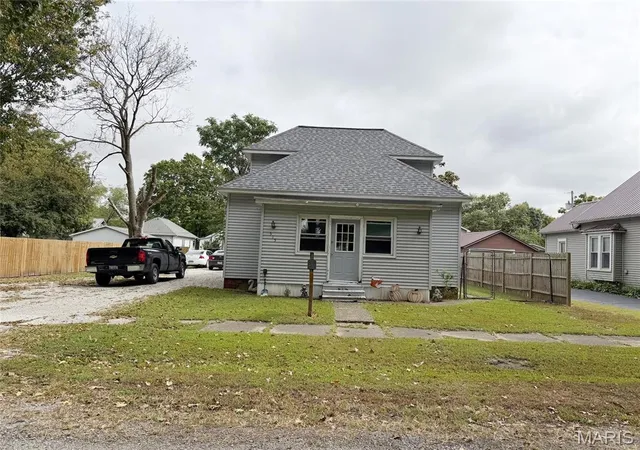 Photo 2 of Single family home for sale at 515 S Cedar St, Nokomis, IL 62075 | MLS# MIS26062631 | Listing updated on 2026-09-29