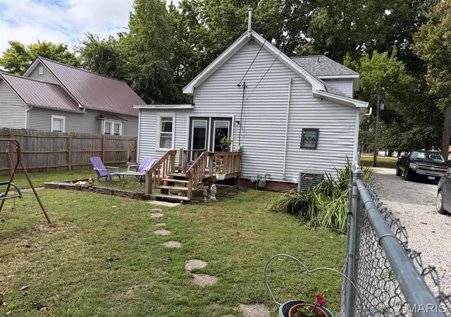 Photo 3 of Single family home for sale at 515 S Cedar St, Nokomis, IL 62075 | MLS# MIS26062631 | Listing updated on 2026-09-29