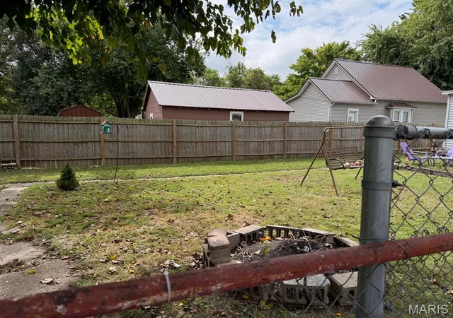 Photo 4 of Single family home for sale at 515 S Cedar St, Nokomis, IL 62075 | MLS# MIS26062631 | Listing updated on 2026-09-29