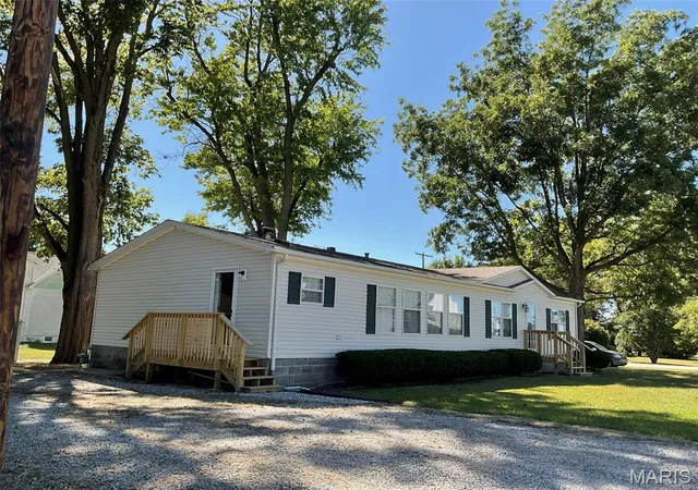 Photo 3 of Single family home for sale at 1014 W Main St, Alhambra, IL 62001 | MLS# MIS26062632 | Listing updated on 2026-10-02