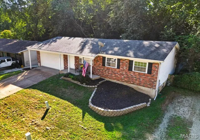 Photo 2 of Single family home for sale at 5034 Country Valley Dr, Imperial, MO 63052 | MLS# MIS26062637 | Listing updated on 2026-10-09