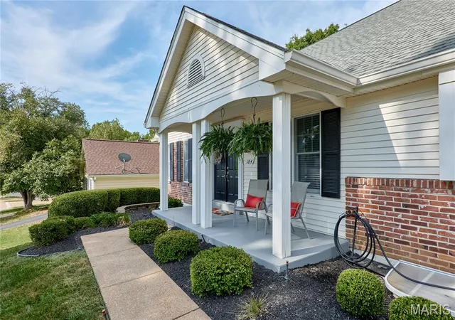 Photo 2 of Single family home for sale at 1843 Shadywood Ct, Chesterfield, MO 63017 | MLS# MIS26062645 | Listing updated on 2026-10-06