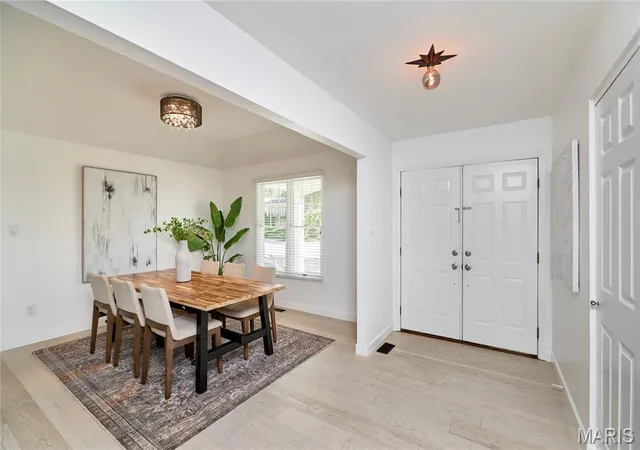 Photo 3 of Single family home for sale at 1843 Shadywood Ct, Chesterfield, MO 63017 | MLS# MIS26062645 | Listing updated on 2026-10-06