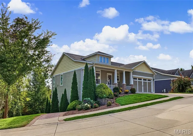 Photo 2 of Single family home for sale at 2326 Brister Hl Dr, Cape Girardeau, MO 63701 | MLS# MIS26062649 | Listing updated on 2026-10-02