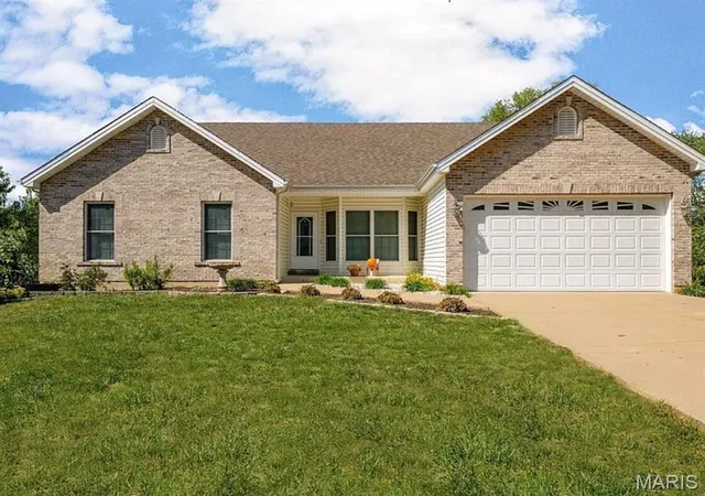 Photo 1 of Single family home for sale at 34 Saint Nicholas Ct, O Fallon, MO 63366 | MLS# MIS26062654 | Listing updated on 2026-10-06