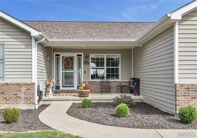 Photo 2 of Single family home for sale at 224 Washington Hts Dr, Washington, MO 63090 | MLS# MIS26062657 | Listing updated on 2026-10-21