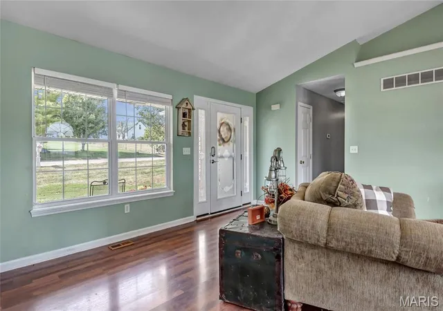 Photo 3 of Single family home for sale at 224 Washington Hts Dr, Washington, MO 63090 | MLS# MIS26062657 | Listing updated on 2026-10-21
