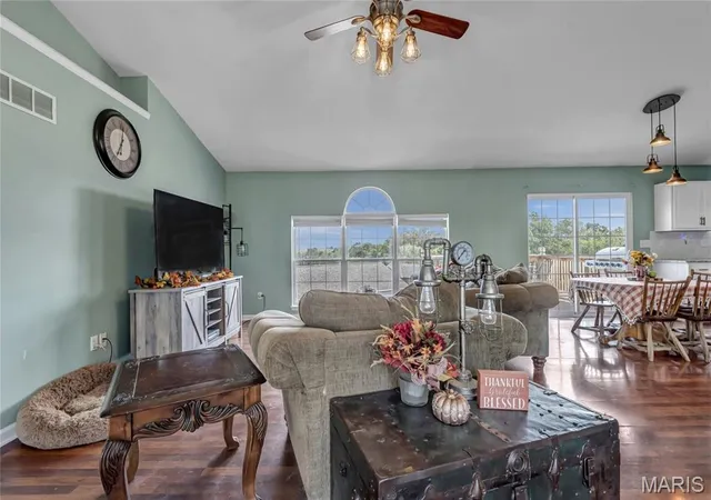 Photo 4 of Single family home for sale at 224 Washington Hts Dr, Washington, MO 63090 | MLS# MIS26062657 | Listing updated on 2026-10-21