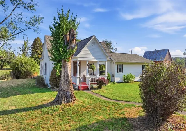 Photo 2 of Single family home for sale at 16763 Sunset Dr, Houston, MO 65483 | MLS# MIS26062659 | Listing updated on 2026-09-30