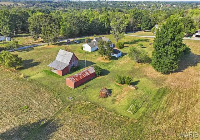 Photo 3 of Single family home for sale at 16763 Sunset Dr, Houston, MO 65483 | MLS# MIS26062659 | Listing updated on 2026-09-30