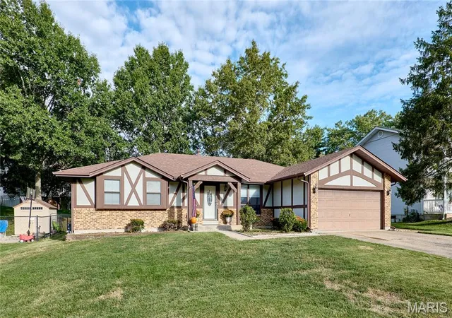 Photo 1 of Single family home for sale at 885 San Sebastian Dr, Fenton, MO 63026 | MLS# MIS26062660 | Listing updated on 2026-10-01