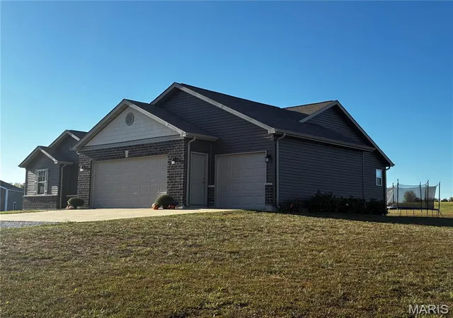 Photo 2 of Single family home for sale at 135 White Wildlife Rd, Silex, MO 63377 | MLS# MIS26062661 | Listing updated on 2026-10-01