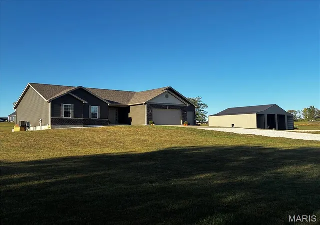 Photo 3 of Single family home for sale at 135 White Wildlife Rd, Silex, MO 63377 | MLS# MIS26062661 | Listing updated on 2026-10-01
