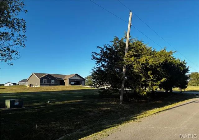 Photo 3 of Single family home for sale at 135 White Wildlife Rd, Silex, MO 63377 | MLS# MIS26062661 | Listing updated on 2026-10-01