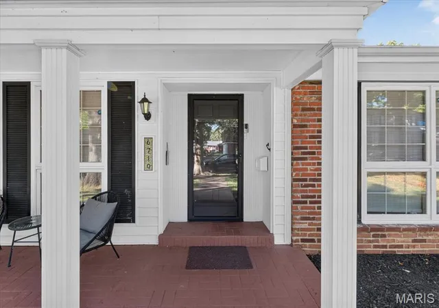 Photo 2 of Single family home for sale at 6710 Ryan Crst Dr, Florissant, MO 63033 | MLS# MIS26062663 | Listing updated on 2026-10-07
