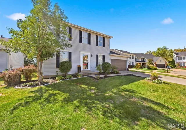 Photo 2 of Single family home for sale at 5943 Pennbrooke Dr, Saint Louis, MO 63129 | MLS# MIS26062664 | Listing updated on 2026-10-27