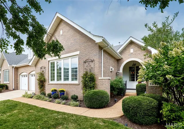 Single family home for sale at 1970 Chesterfield Ridge Cir, Chesterfield, MO 63017 | MLS# MIS26062666