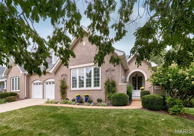 Photo 2 of Single family home for sale at 1970 Chesterfield Ridge Cir, Chesterfield, MO 63017 | MLS# MIS26062666 | Listing updated on 2026-10-05
