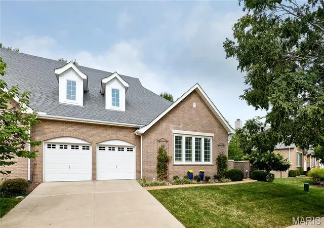 Photo 3 of Single family home for sale at 1970 Chesterfield Ridge Cir, Chesterfield, MO 63017 | MLS# MIS26062666 | Listing updated on 2026-10-05