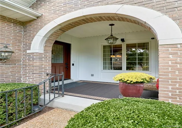 Photo 4 of House for sale at 1970 Chesterfield Ridge Cir, Chesterfield, MO 63017 | MLS# MIS26062666 | Listing updated on 2026-10-05