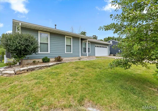 Photo 3 of Single family home for sale at 1353 Osage Meadows Dr, O Fallon, MO 63366 | MLS# MIS26062671 | Listing updated on 2026-10-06